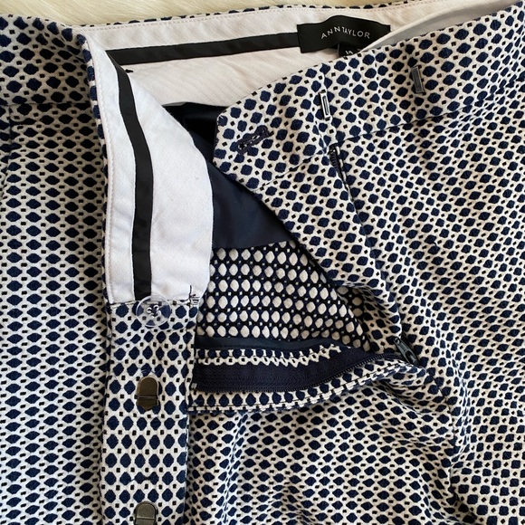 Ann Taylor Navy and White Crop - Picture 4 of 6